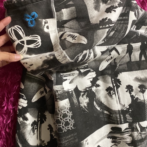 TNA small, black and white Aritzia hoodie sweater - Picture 5 of 7